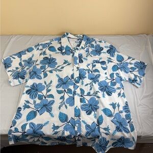 Amazon Essentials White and Blue Floral Men's Shirt